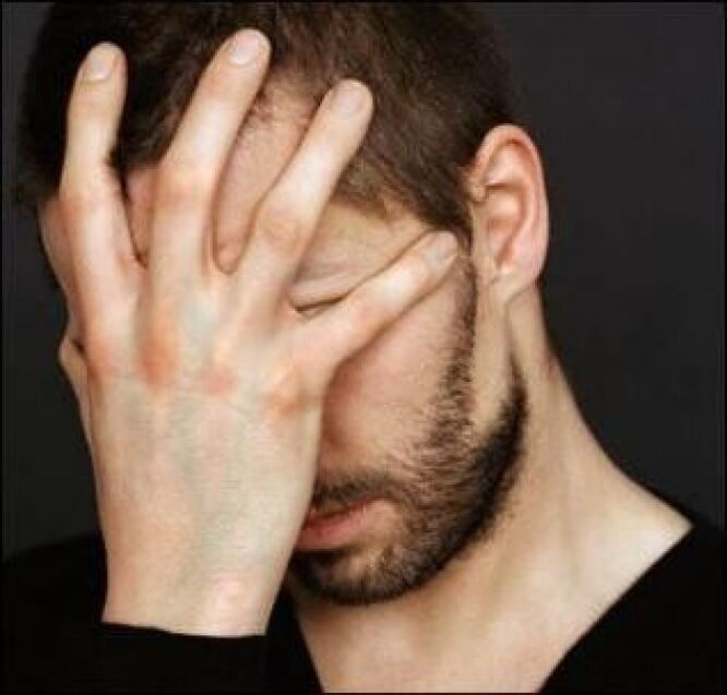 Ein Mann denkt darüber nach, Prostatitis zu heilen